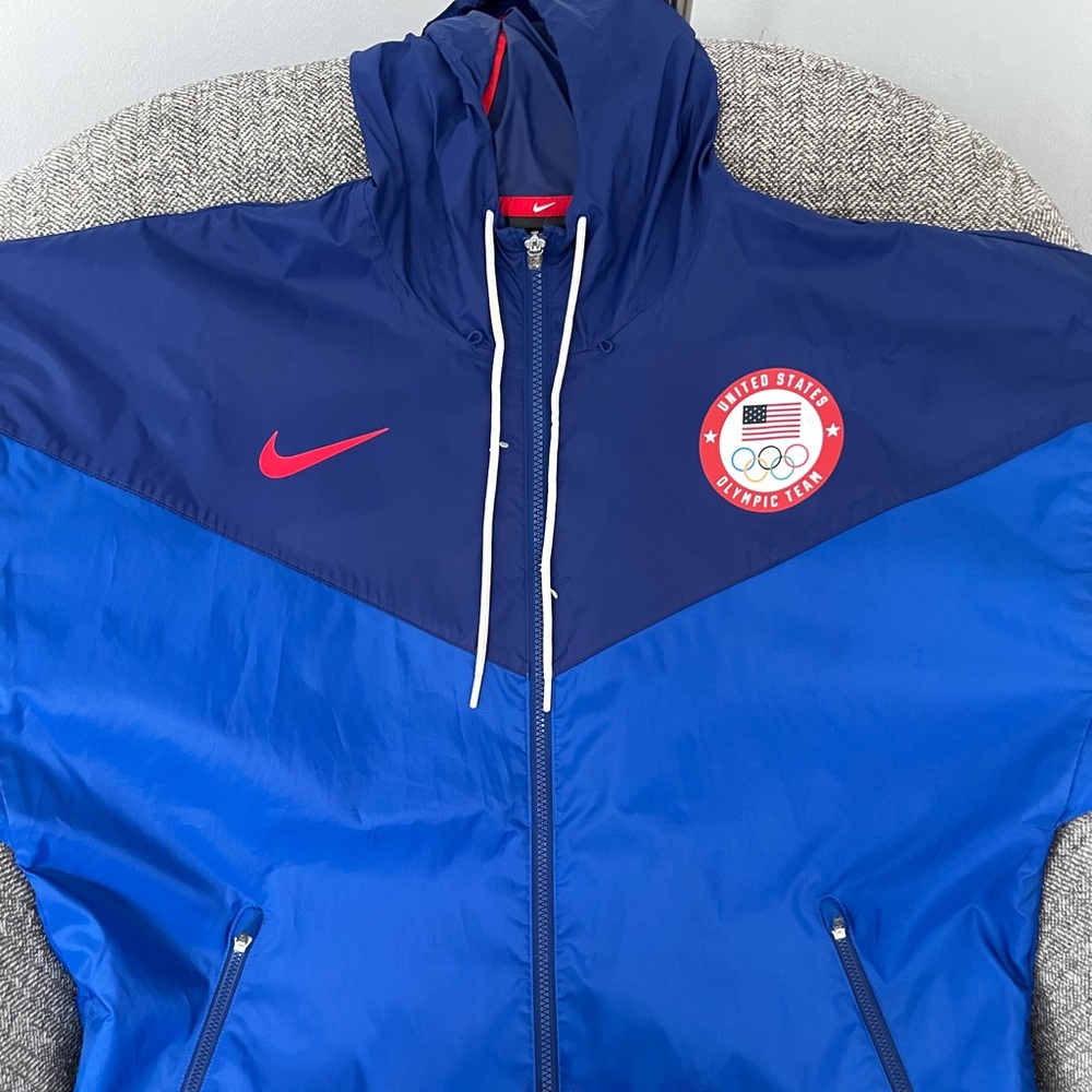 Nike Men’s Large U.S Olympic Team Windrunner
